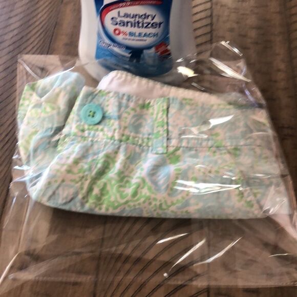 Lilly Pulitzer Walsh Shorts Hidden crab 🦀 and Shells 🐚 in Soft Blue & Green. - Picture 17 of 17